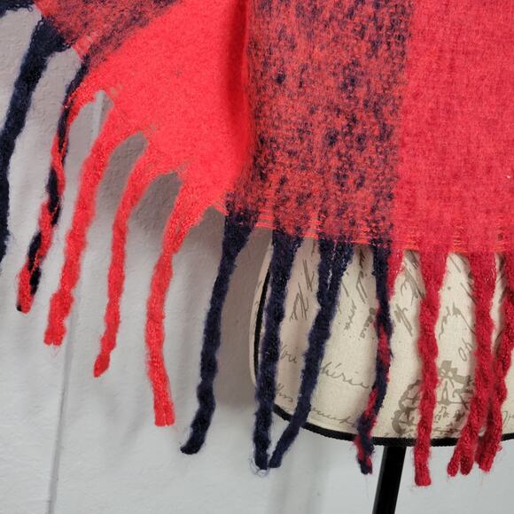 Unbranded Red & Navy Plaid Fringed Acrylic Knit Scarf - Picture 3 of 6